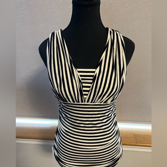 One striped top - 4 different looks! - Picture 4 of 5
